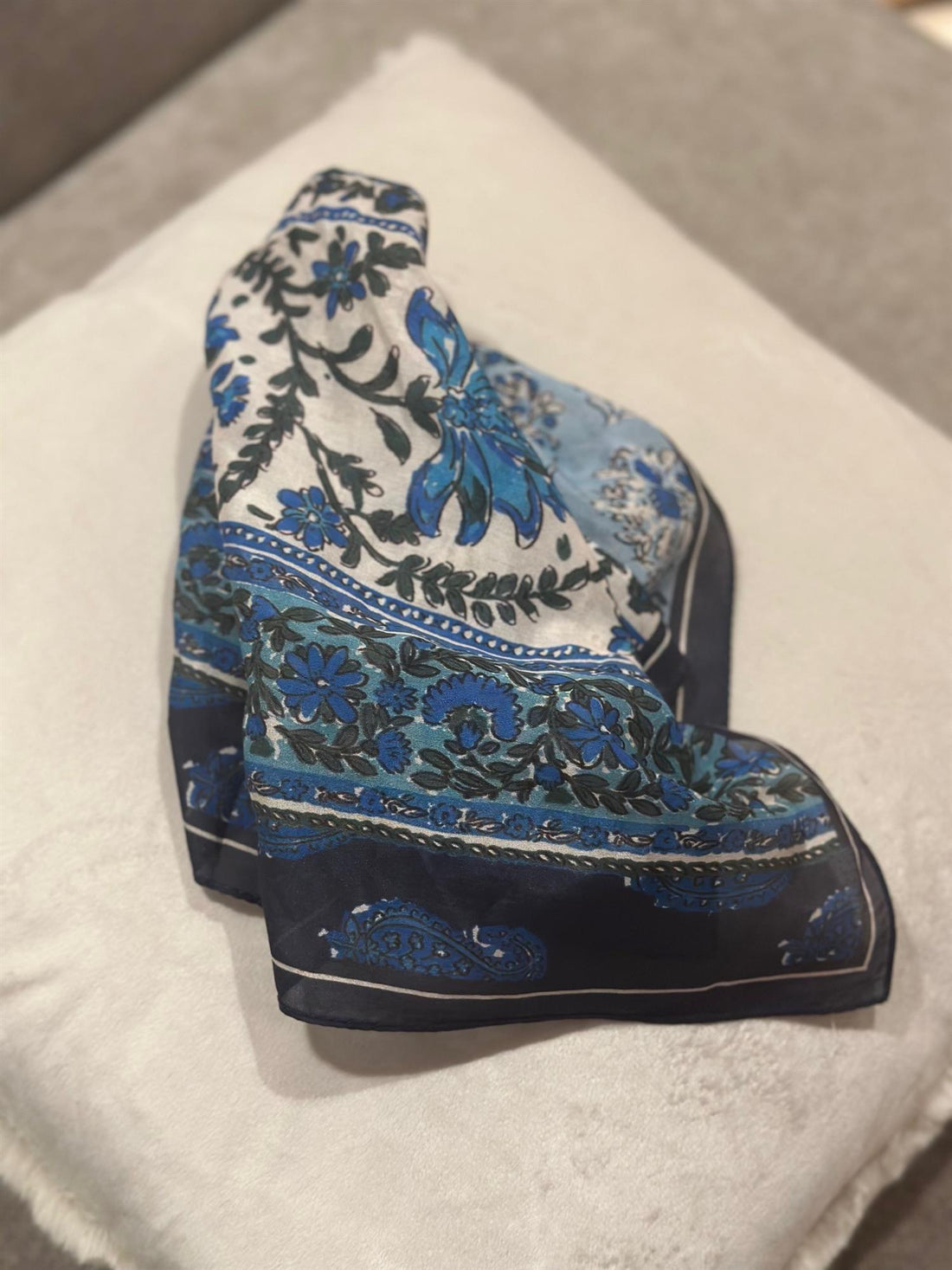 Skjerfet, detaljen som gjør hele antrekket