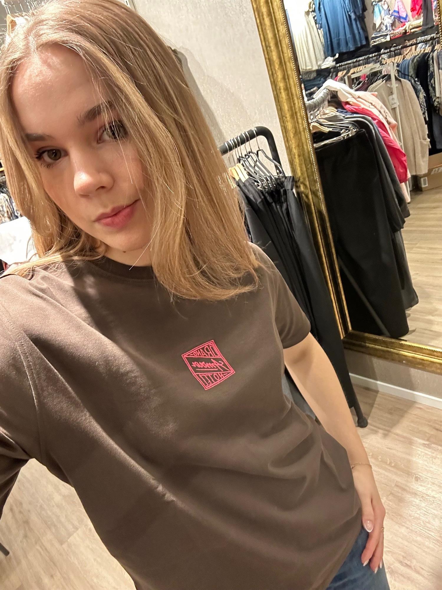 SlfRelaxed Brook SS Hotel Amour -deliciosio