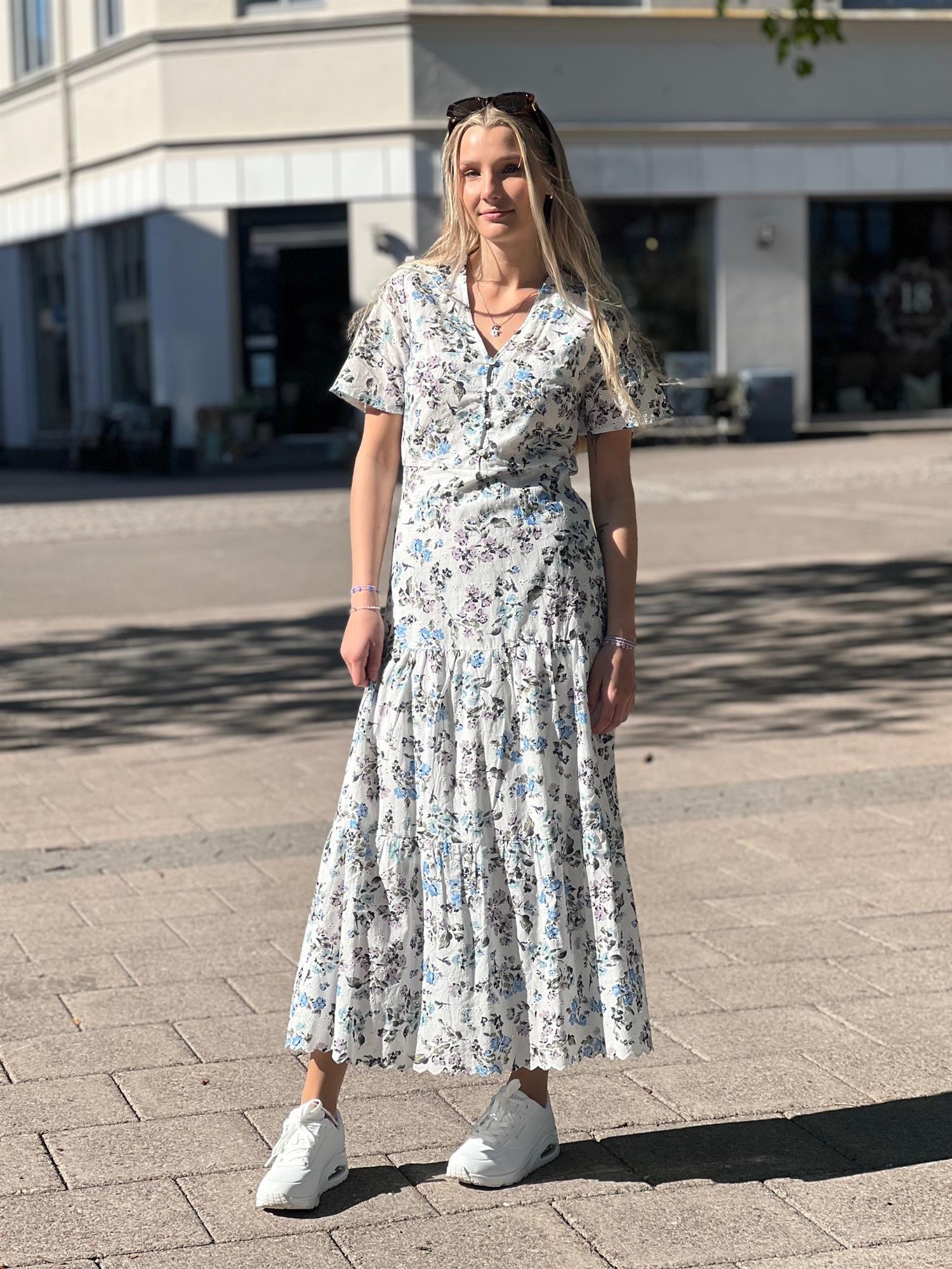 Roisin EMB print-roisin print-blue